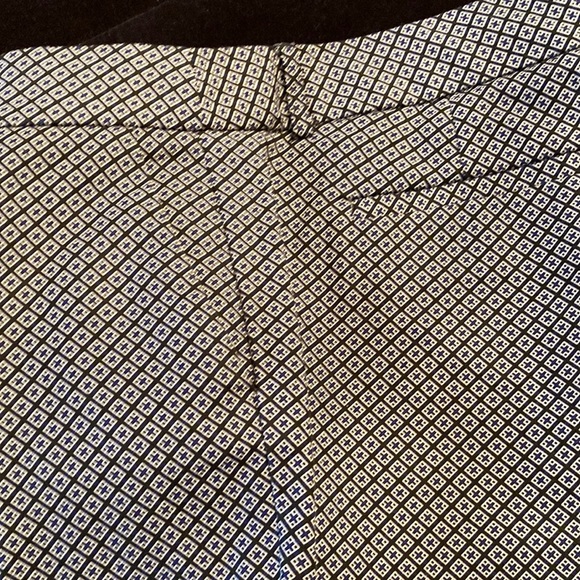 Women size 14 patterned capri/ankle pants. - Picture 2 of 5